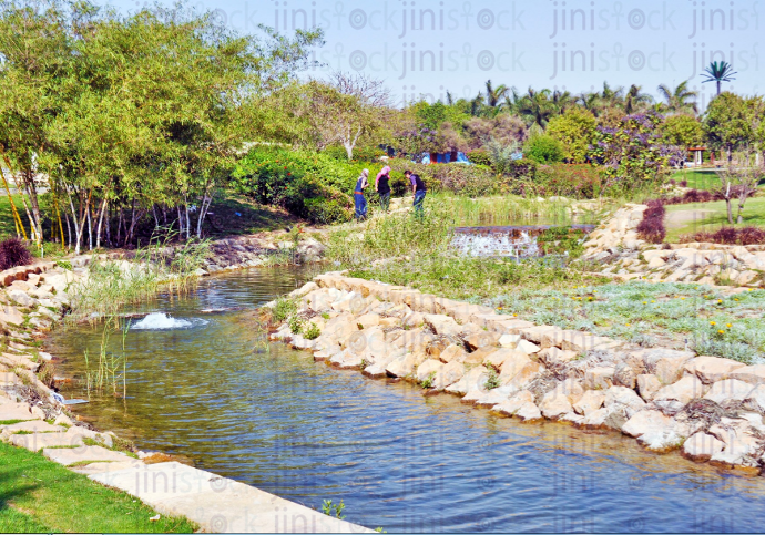 بركةمياه وشلالات مياه.. Pond and waterfalls in El Azhar Park