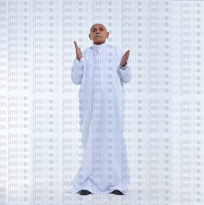 Old man in white galabia praying to sky