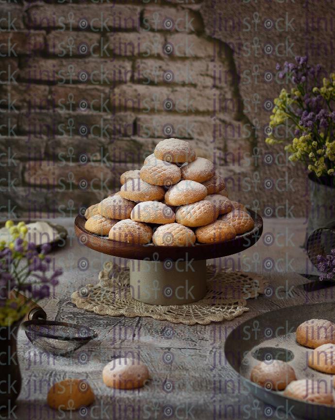 stock image of a quantity of kahk topped with sugar