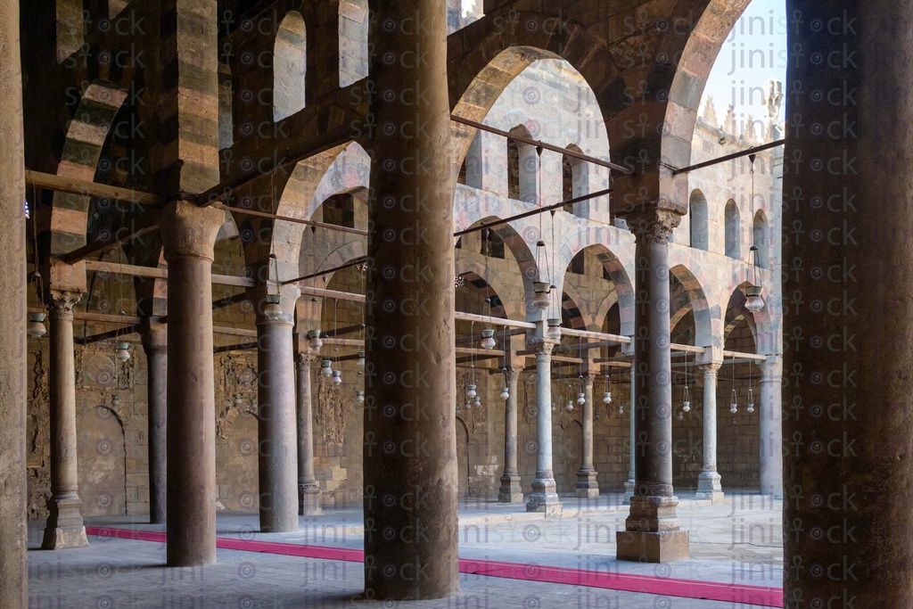 el nasr mosque high arch