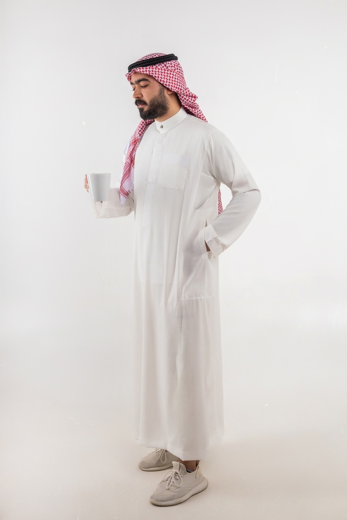 stock image of khaliji man drinking tea