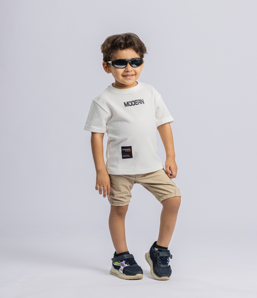 3 years old boy wearing sun glass