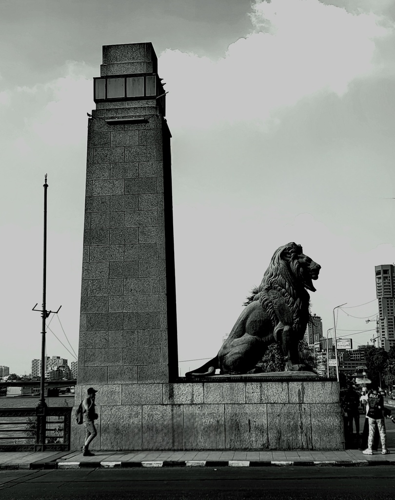 Kasr el nile lion statue in black and white