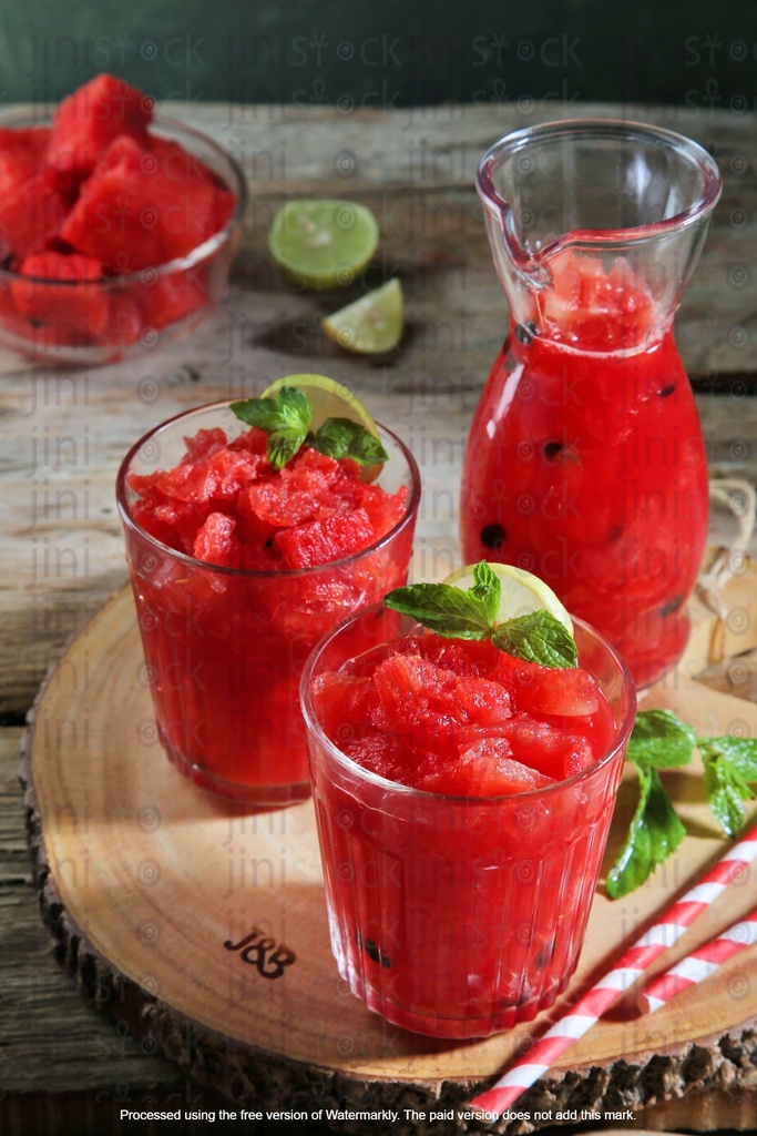 Watermelon, mint and lemon juice in two glasses