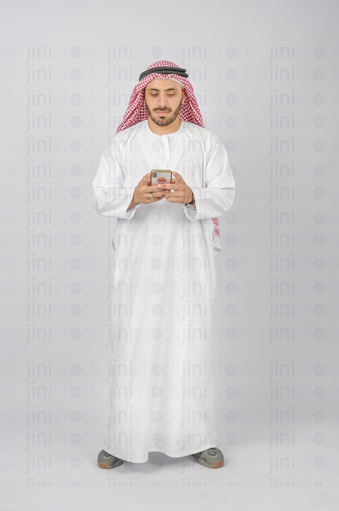 Khaliji man "Saudi or Emirati " texting on the phone