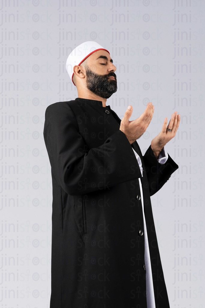 portrait for a Muslim sheikh praying with doaa