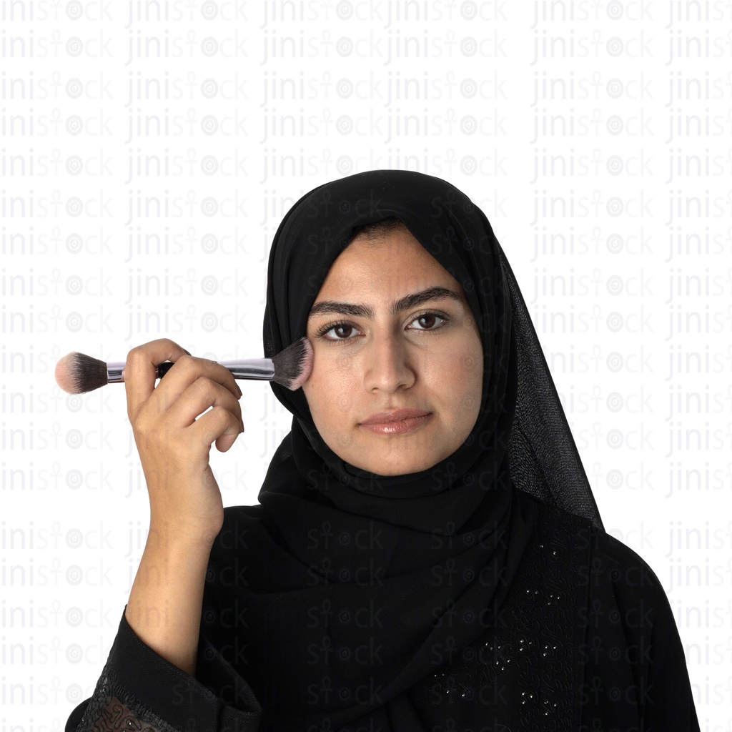 khaliji woman applying blusher