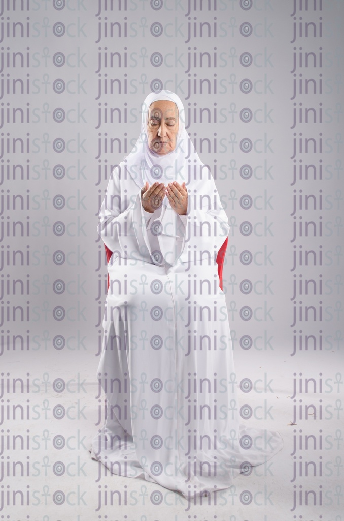 old woman in white praying to god