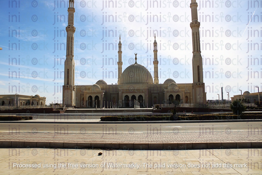 pavement in front of el Fattah al aleem mosque