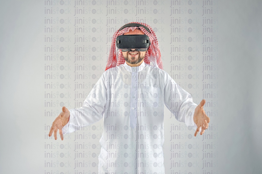 Khaliji man Saudi Arabian or Emirati or A man from the Gulf wearing VR glasses.