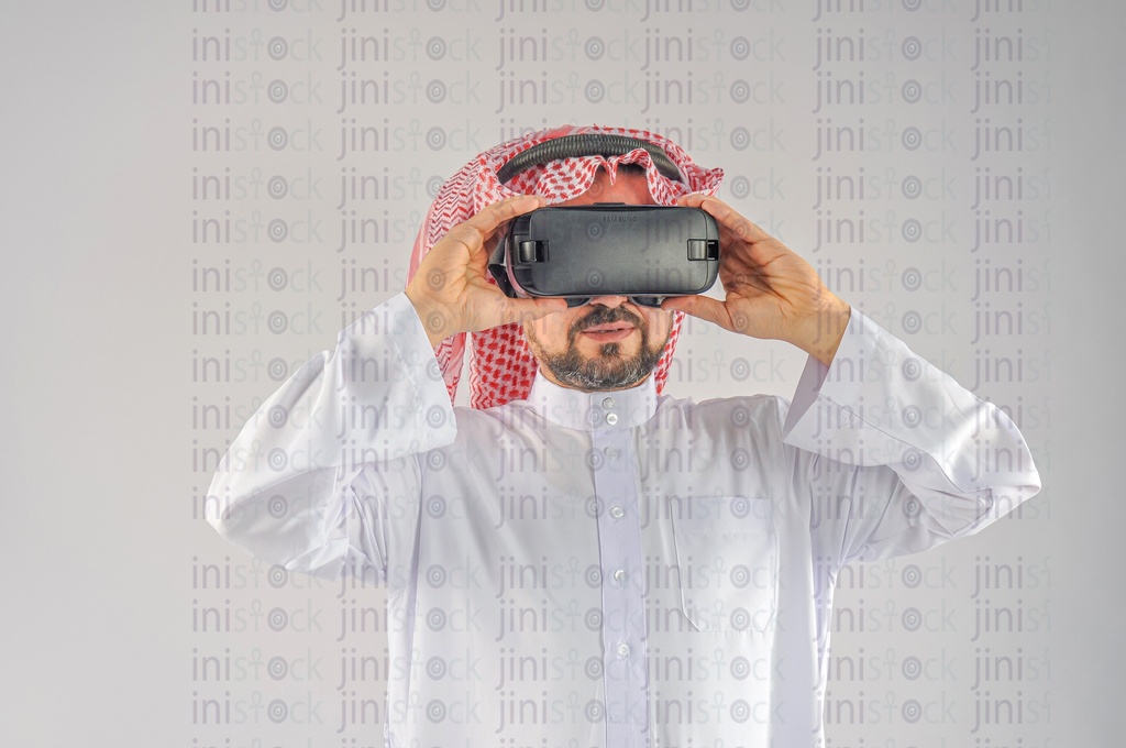 Khaliji man Saudi Arabian or Emirati or A man from the Gulf wearing VR glasses