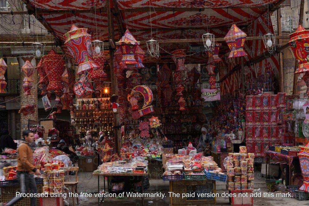 fanoos ramadan lantern in market