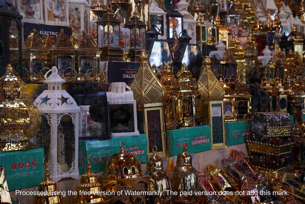 fanoos lantern in ramadan market