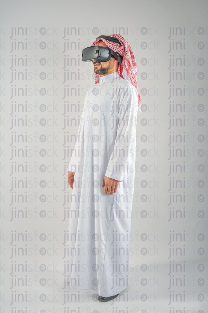 Khaliji man Saudi Arabian or Emirati or A man from the Gulf wearing VR glasses.