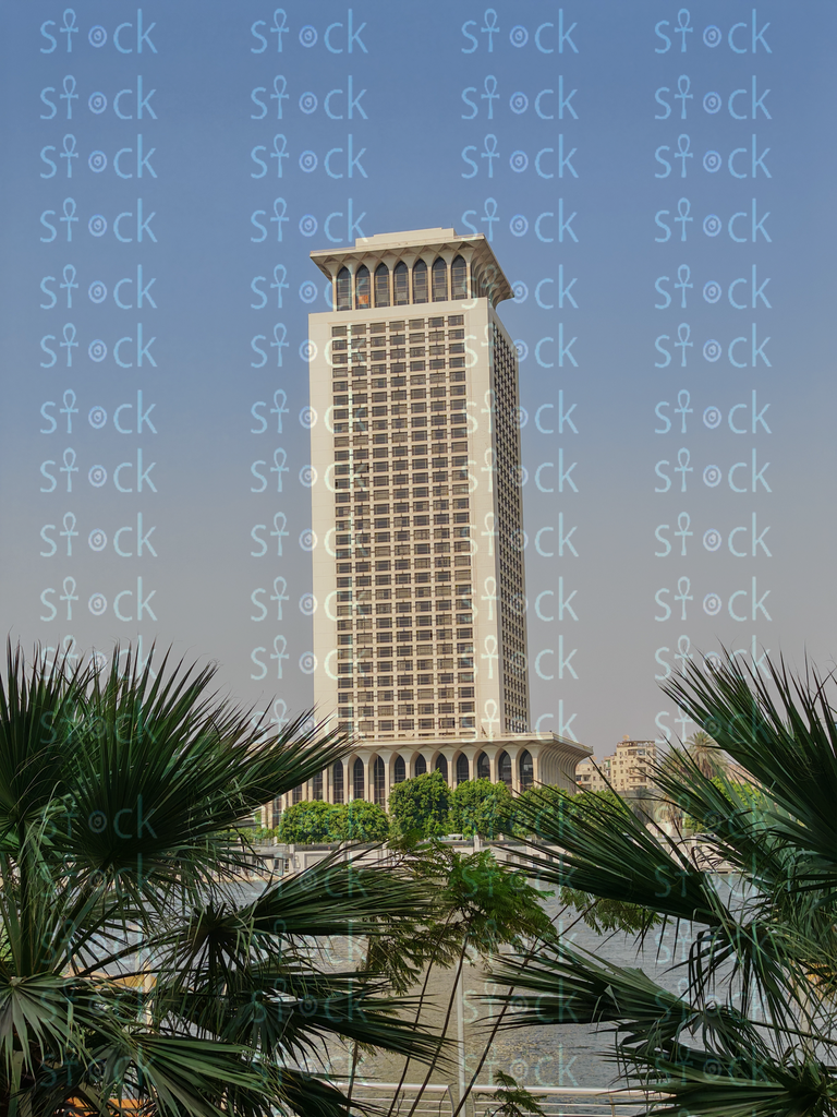  وزارة الخارجية محاطة بالأشجار والنيل من الأمام