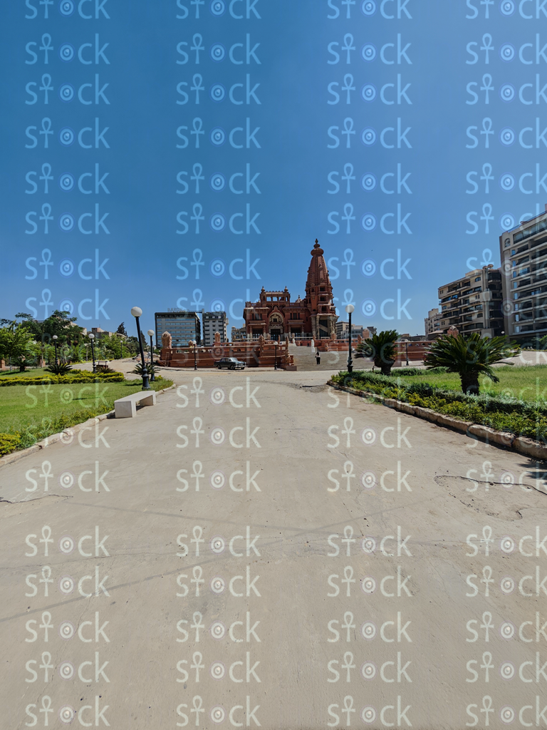 مشهد بعيد لقصر البارون