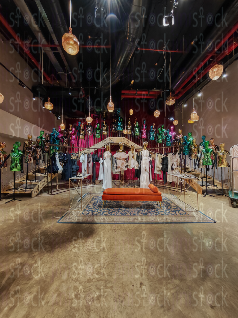 معرض أزياء عصري بتصميمه المبتكر