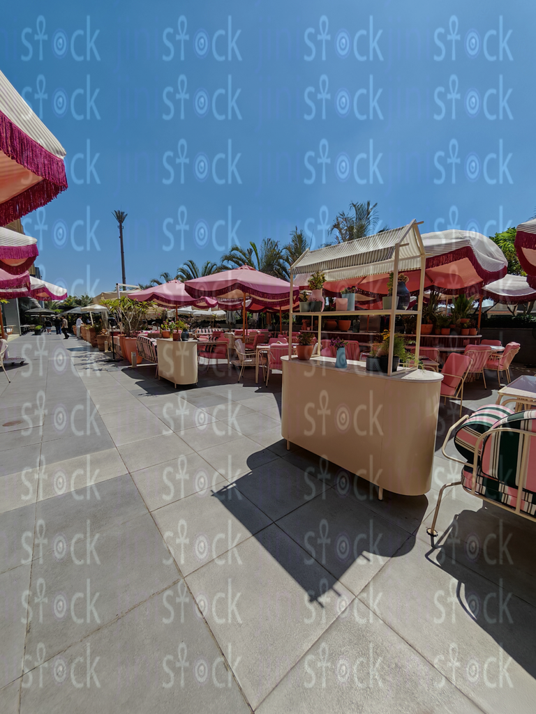 منطقة جلوس خارجية بألوان زاهية