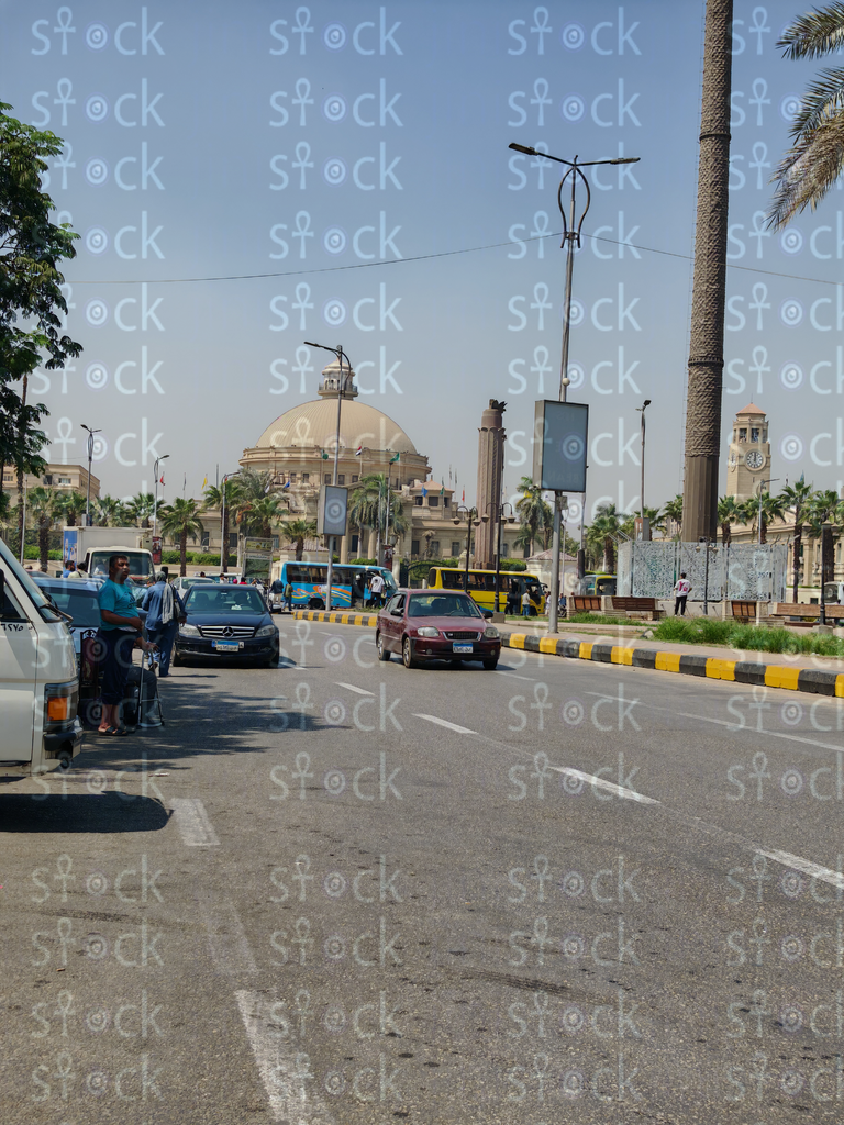 قبة جامعة القاهرة تبرز وسط شوارع الجيزه