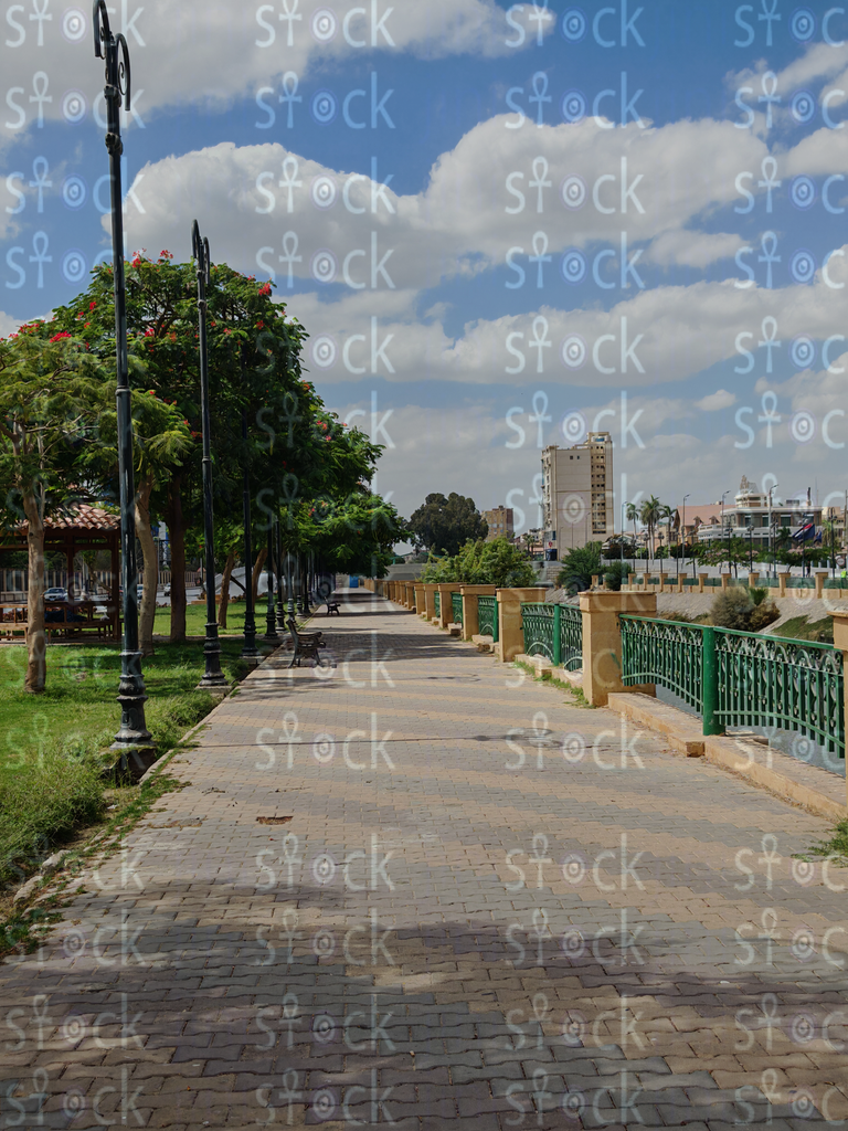 الممشى المطل على بحيرة الإسماعيلية