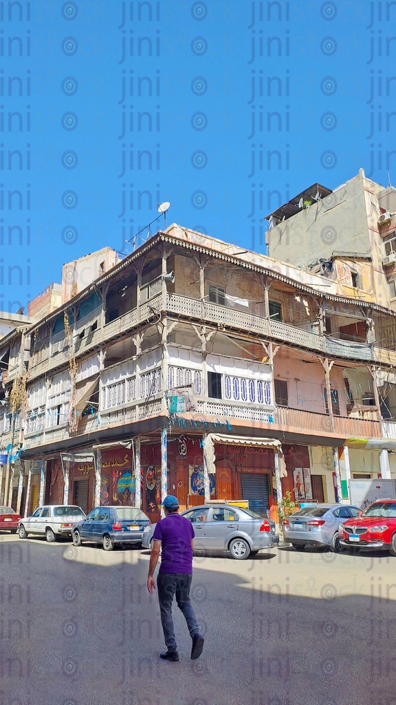 مبنى فى احد الشوارع فى بورسعيد 