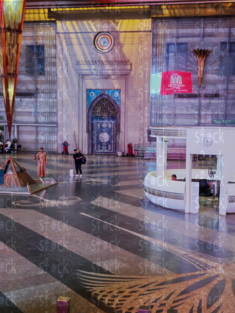  الساعة القديمة فوق مدخل محطة رمسيس