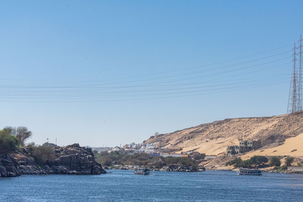 hills and mountain on the nile banks