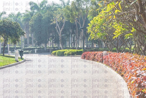 wide road or street in azhar park