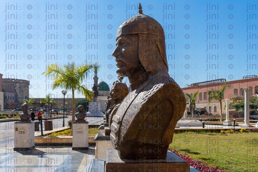 salah el din statue side view