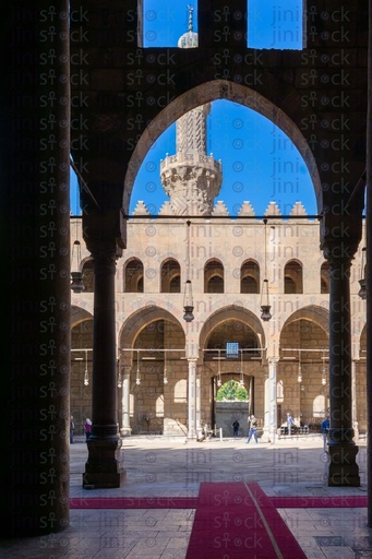 el naser mosque high arch and prayer area