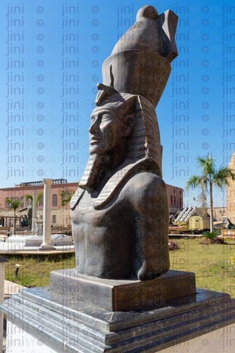 Pharo King statue side view