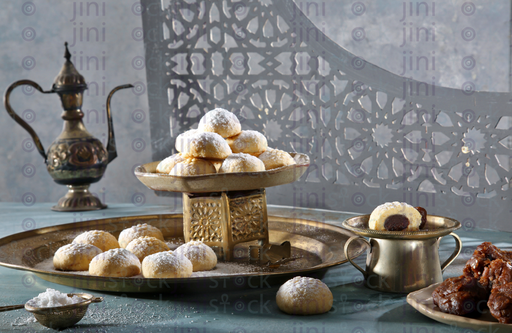 oriental Ramadan deserts with a Ramadan theme setup