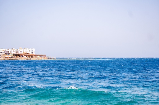 cafes over a rocky shore .