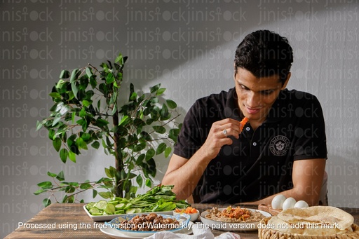 man eating Egyptian breakfast