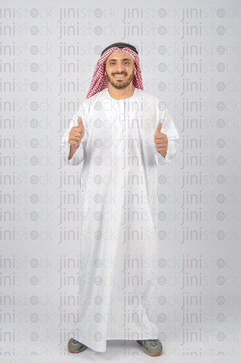 Khaliji man showing thumbs up and recommending something