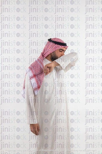 الرجل الخليجي أو السعودي يسعل بالطريقة الصحيحة