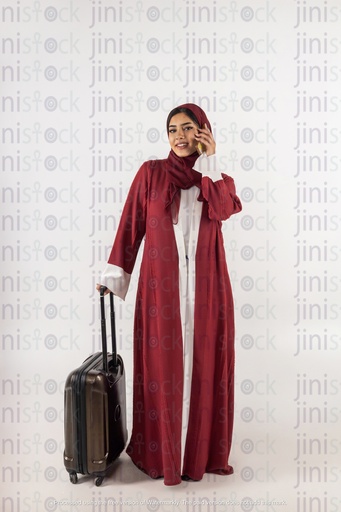 امرأة سعودية أو خليجية مسافرة