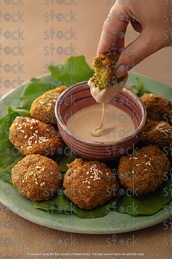 طعمية مع غموس  طحينة