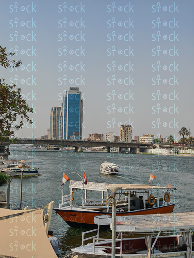 مراكب صغيره في المرسى