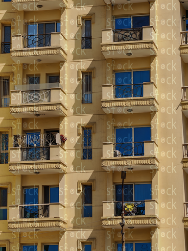  مبنى سكني أصفر