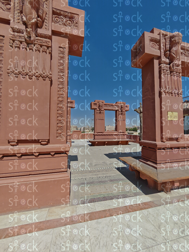 أروقة متناظرة وأناقة تاريخية