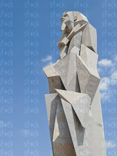 تمثال ضياء عوض بارتفاعه الكامل 