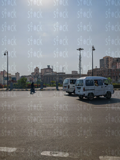 النصب والمساحة المفتوحة في ميدان محطة الرمل