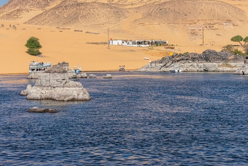 rocky mountian and islands on the nile banks